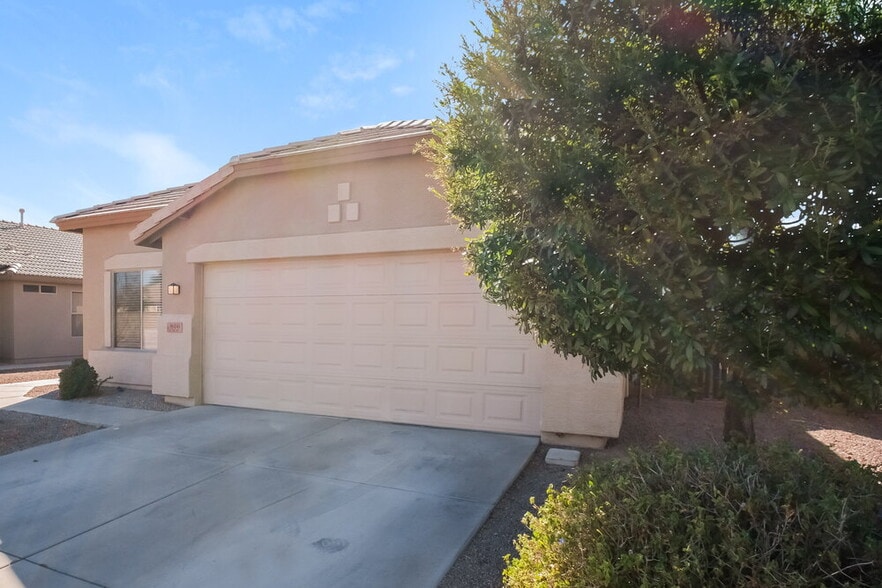 Building Photo - 806 S 122nd Ln