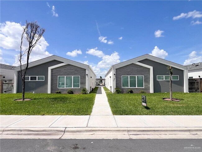 Primary Photo - 1421 E Hibiscus Ave