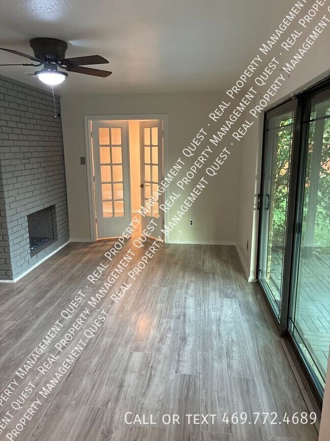 Building Photo - 410 Peacock Cir