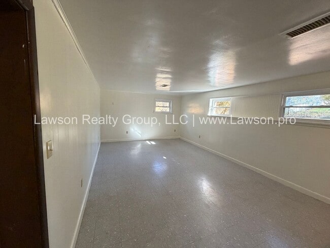 Building Photo - Beautiful Mid Century Modern Grandin Road Home