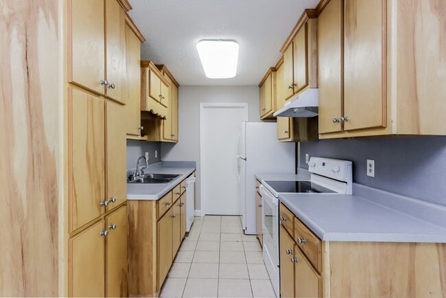 Building Photo - 122 Gray Dr