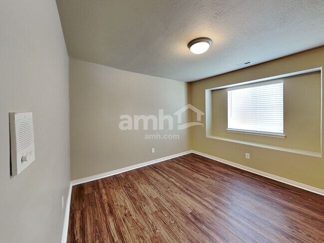 Building Photo - 4482 Heritage Dr