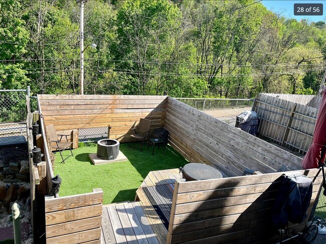 Building Photo - Stylish 2-bedroom modern townhome in the South Side Slopes