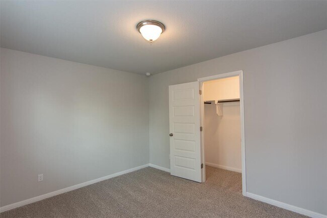 Building Photo - 100 Flat Creek Ct