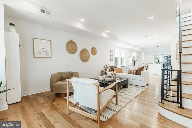 Building Photo - 2058 Poplar St