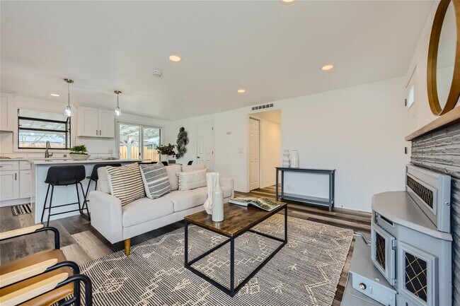 Building Photo - Beautifully Updated 4-Bedroom Home