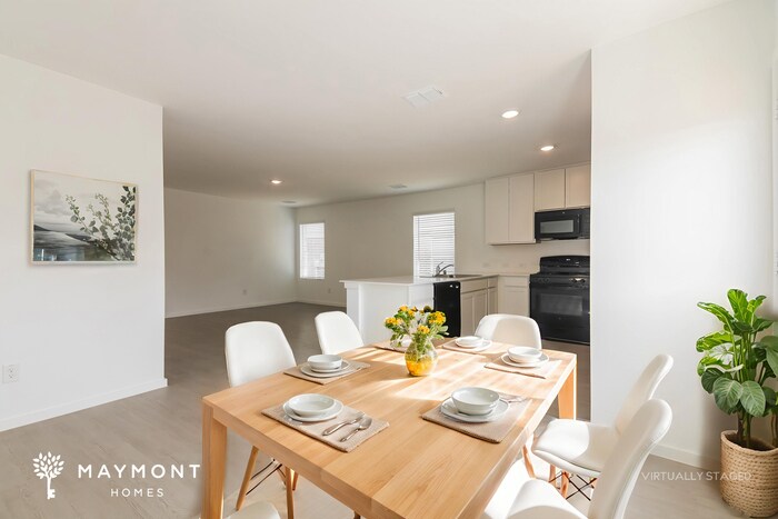 Building Photo - 712 Dressage Ln