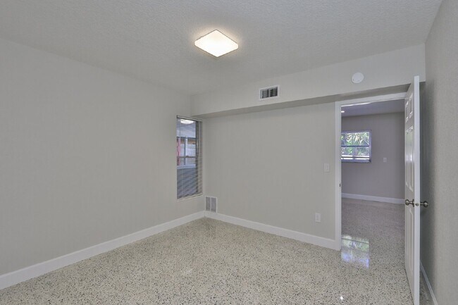 Building Photo - 14160 Victoria Rd