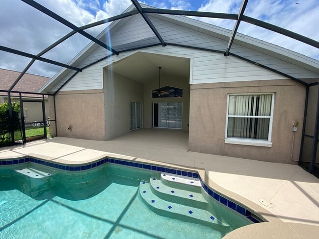 Building Photo - Great 4 Bedroom 3 Bathroom Pool Home in Indian Creek