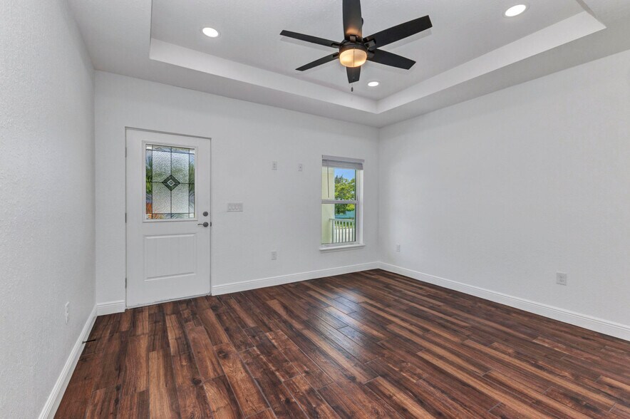 Building Photo - 415 Carmalita St
