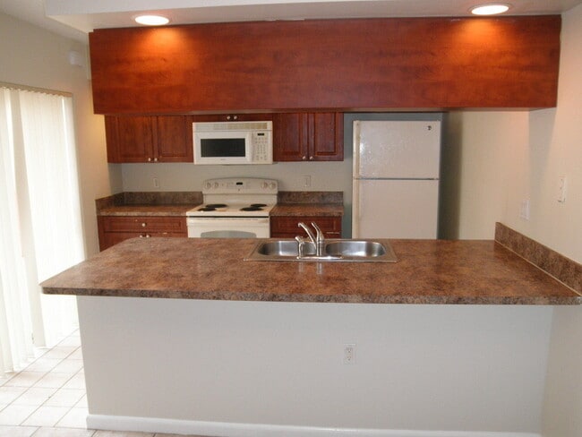 Building Photo - Waterside Luxury Townhomes