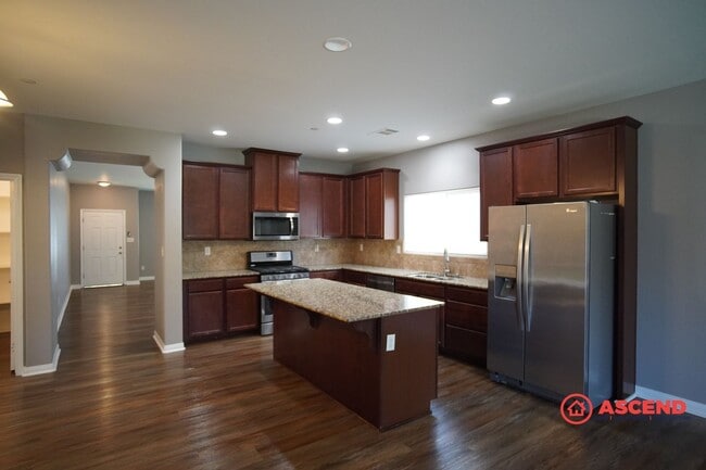 Building Photo - Beautiful 4 Bedroom SW Home Close to Freeway!