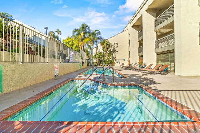 Building Photo - 64 N Mar Vista Ave