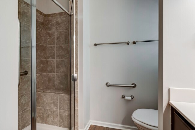 Building Photo - 1018 Hemlock Dr