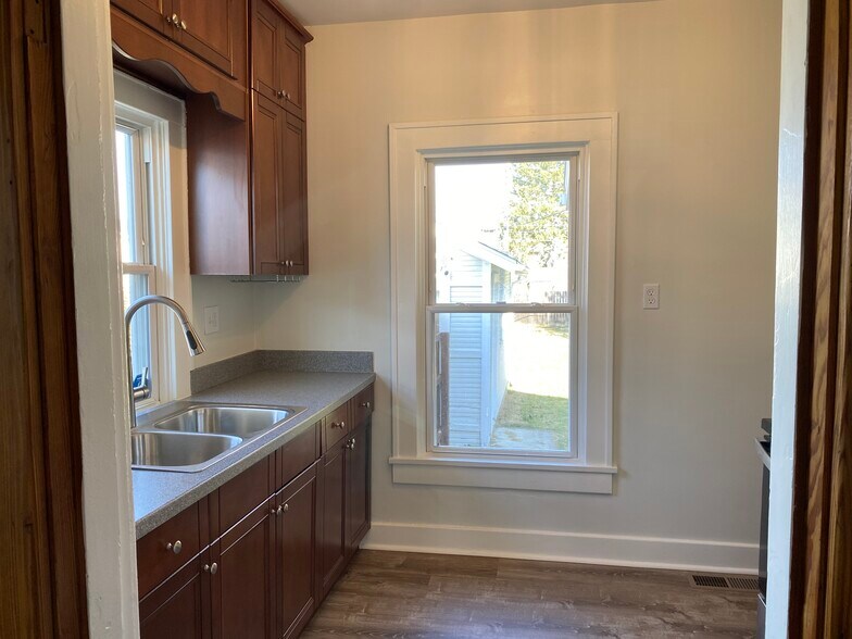 Building Photo - 1409 Highview Ave