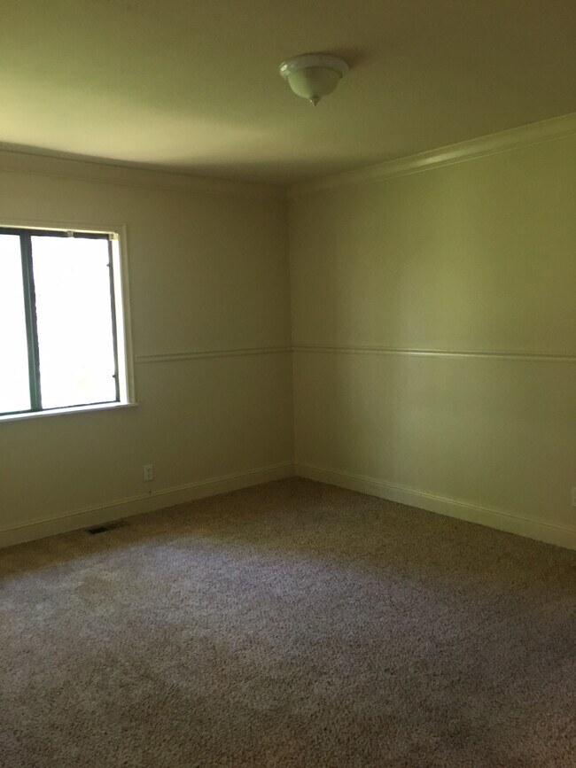 Building Photo - 12381 Sunset Ave