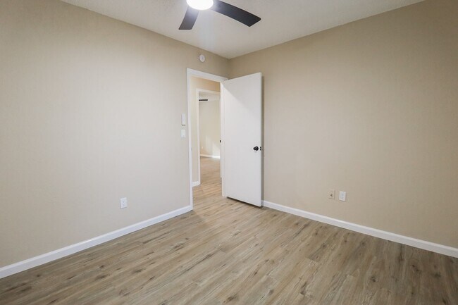 Building Photo - 3 bed/2bath! Fully remodeled!