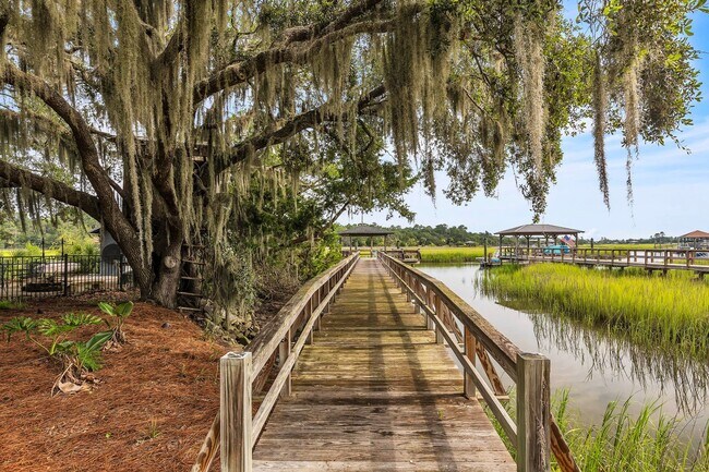 Building Photo - Gorgeous Waterfront Home on Isle of Hope