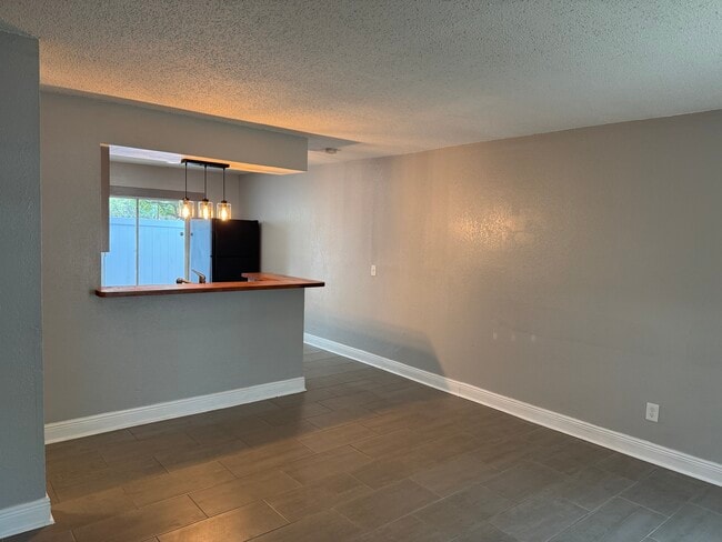 Building Photo - 7917 Lakeshore Dr