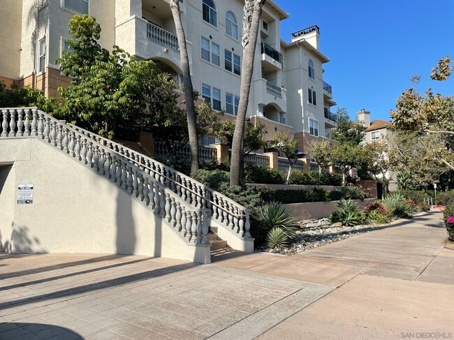 Building Photo - 640 Camino De La Reina