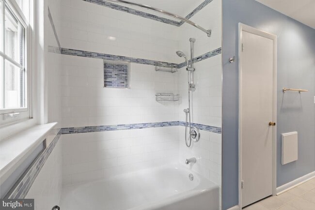 Building Photo - 6139 Tompkins Dr