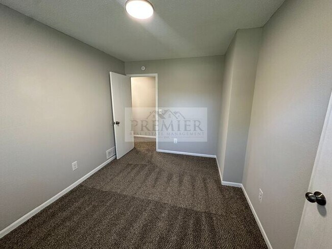 Building Photo - 3562 NE Independence Ave