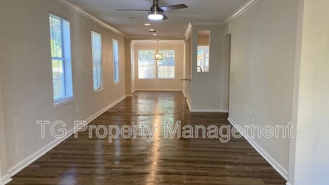 Building Photo - 4550 Crescent St