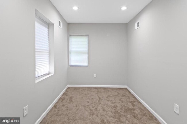 Building Photo - 1346 N Carey St