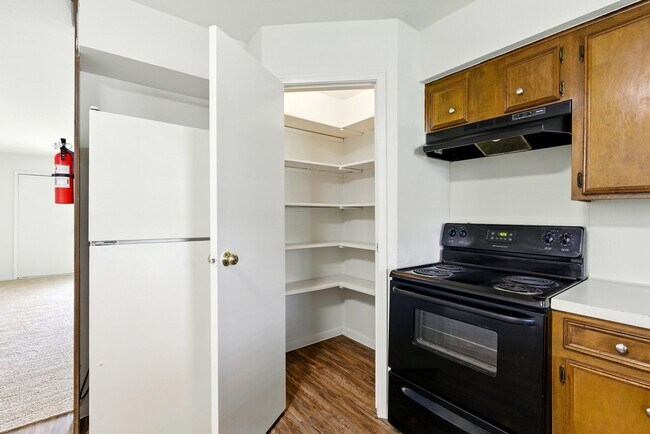 Building Photo - 9641 Hollock St