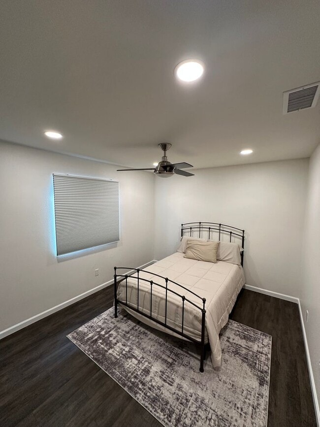 Building Photo - 7775 Camino Glorita