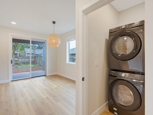 Building Photo - 3bed/2.5 Bath Duplex Unit New Construction in Woodstock Neighborhood