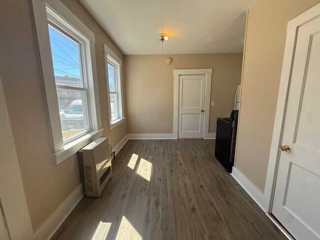 Building Photo - 42 Franklin St