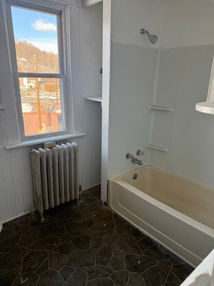 Building Photo - 735 Central Ave