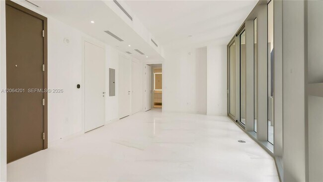 Building Photo - 300 Biscayne Blvd Way