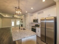 Building Photo - LIKE NEW Home in Natures Cove West in Athe...