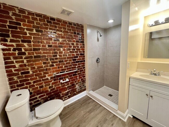 Building Photo - 2705 Riverside Ave