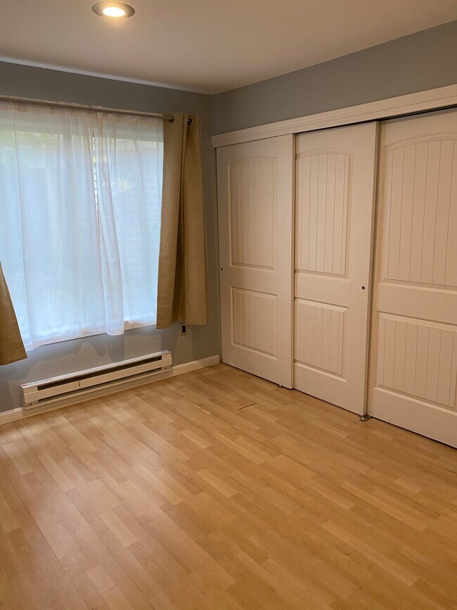 2nd bedroom - 1344 Bellevue Way NE