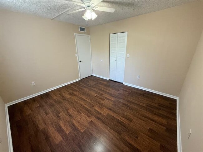 Building Photo - 1820 N Lauderdale Ave