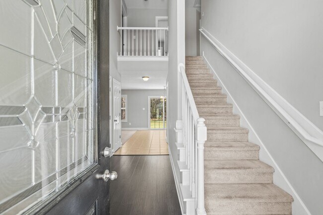 Building Photo - 907 Stagecoach Dr