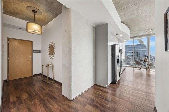 Building Photo - 360 Nueces St