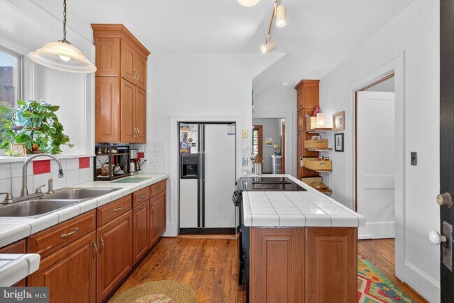 Building Photo - 420 W Cork St