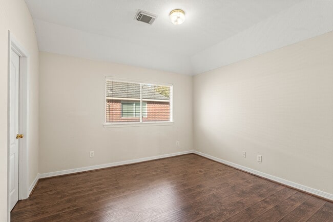 Building Photo - 5819 Brook Bend Dr