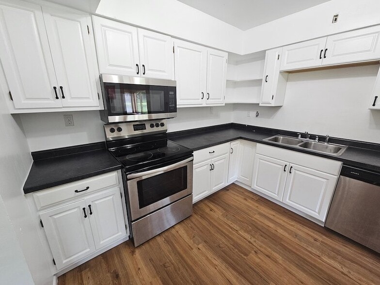 Building Photo - 677 Peach Tree Ln