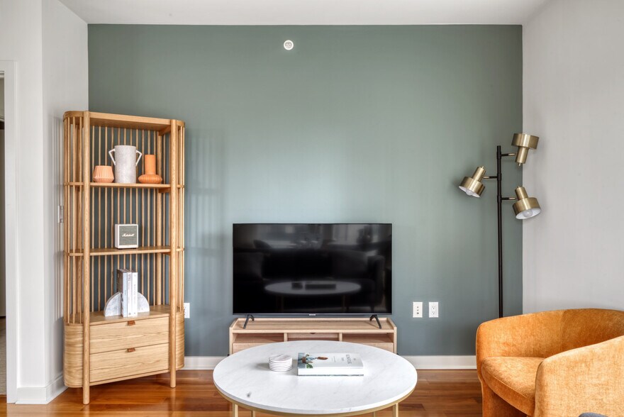 Building Photo - 10349 NE 10th St