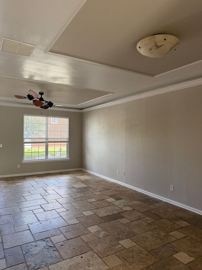Building Photo - 6262 Shoreview Cir