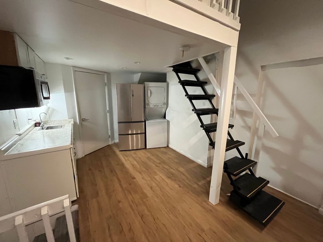 Building Photo - 1001 SE 2nd Ct