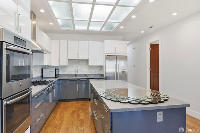 Building Photo - 526 Silver Ave