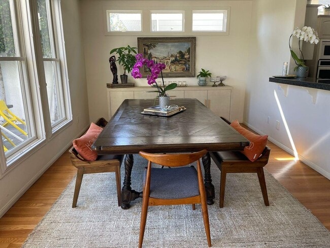 Building Photo - Spacious 5 bedroom home in Coronado's Village