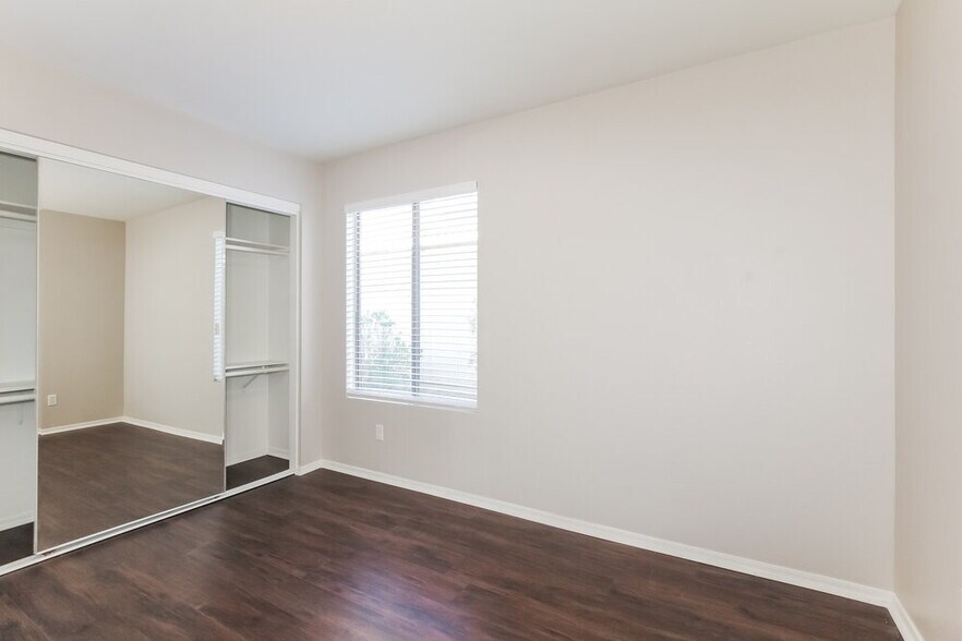 Building Photo - 11357 W Loma Blanca Dr