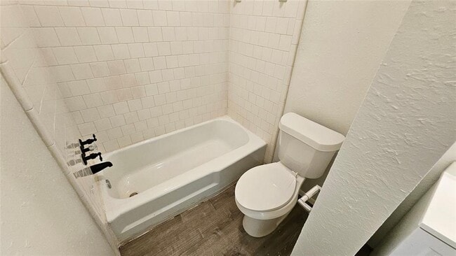 Building Photo - 401 SE 12th St